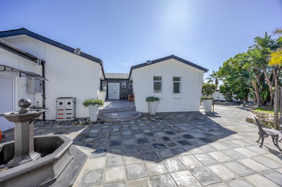 5 Bedroom Property for Sale in Milnerton Central Western Cape